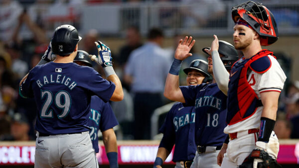 Mariners-celebrate-Cal-Raleigh-Salami-vs-Twins-Getty-900-600×338